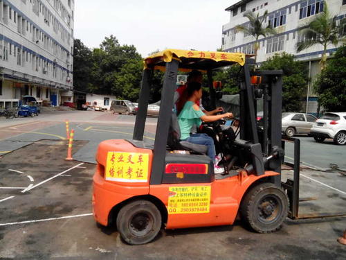 中环学校 焊工培训毕业照