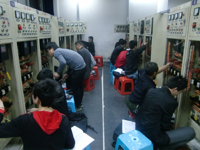 中环学校 焊工办理毕业照